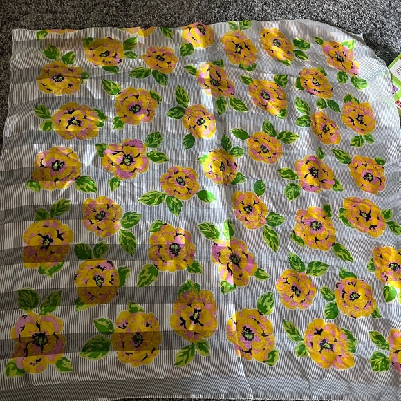Diane von Furestenberg Floral Patterned Scarf - Picture 1 of 7